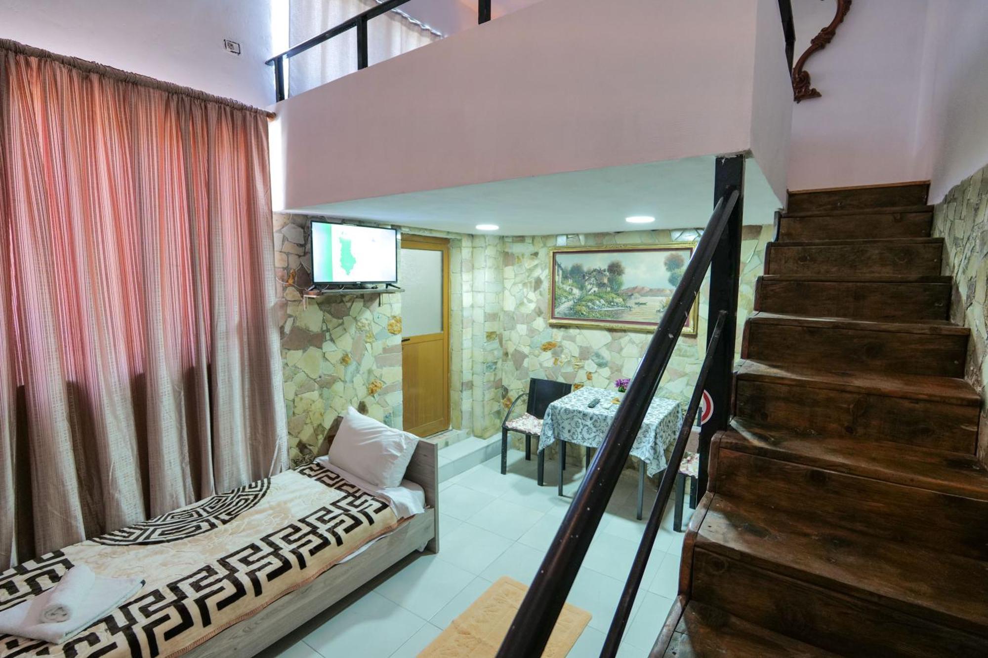 Garden Villa Lake Side & Glamping Ksamil Exterior photo