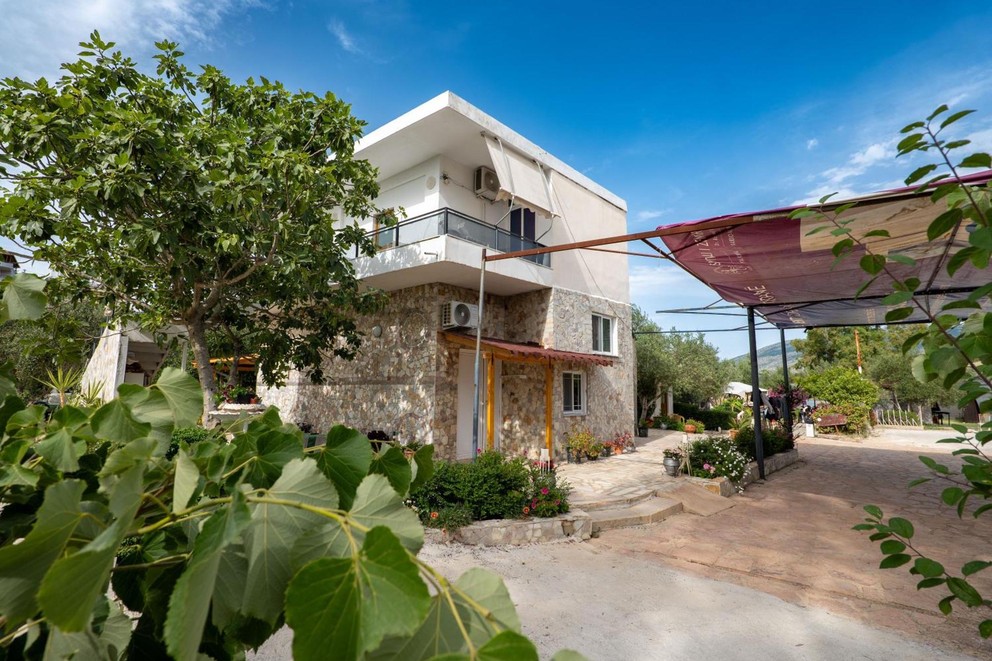 Garden Villa Lake Side & Glamping Ksamil Exterior photo