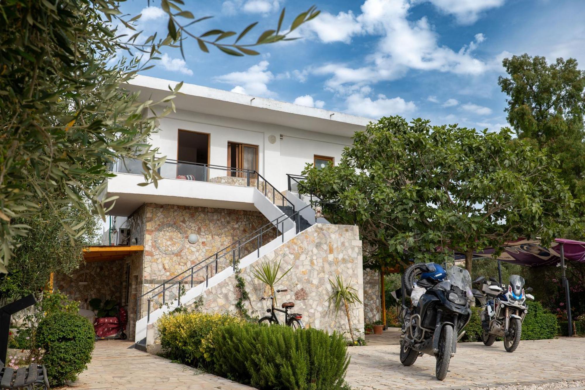 Garden Villa Lake Side & Glamping Ksamil Exterior photo