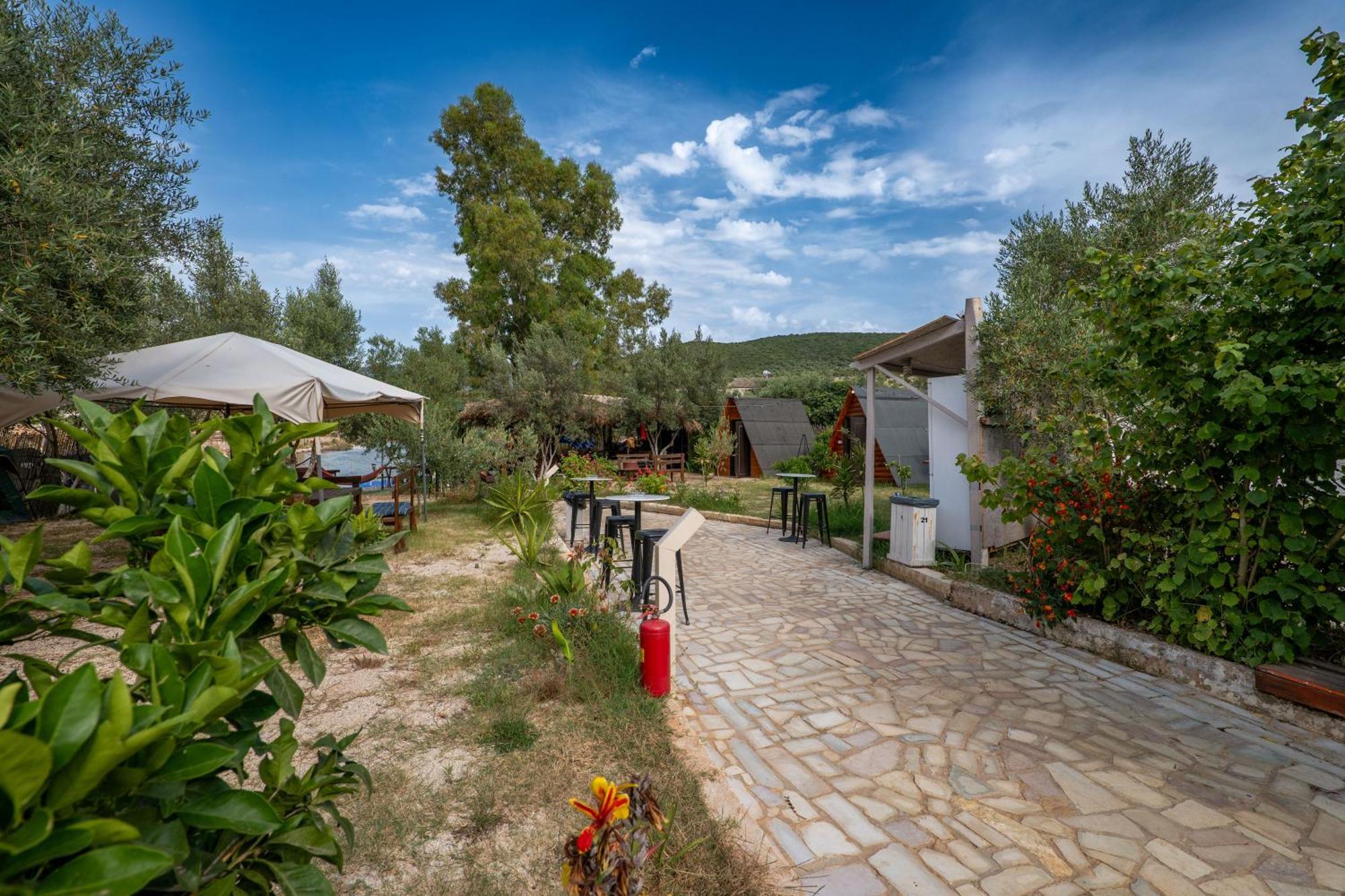 Garden Villa Lake Side & Glamping Ksamil Exterior photo